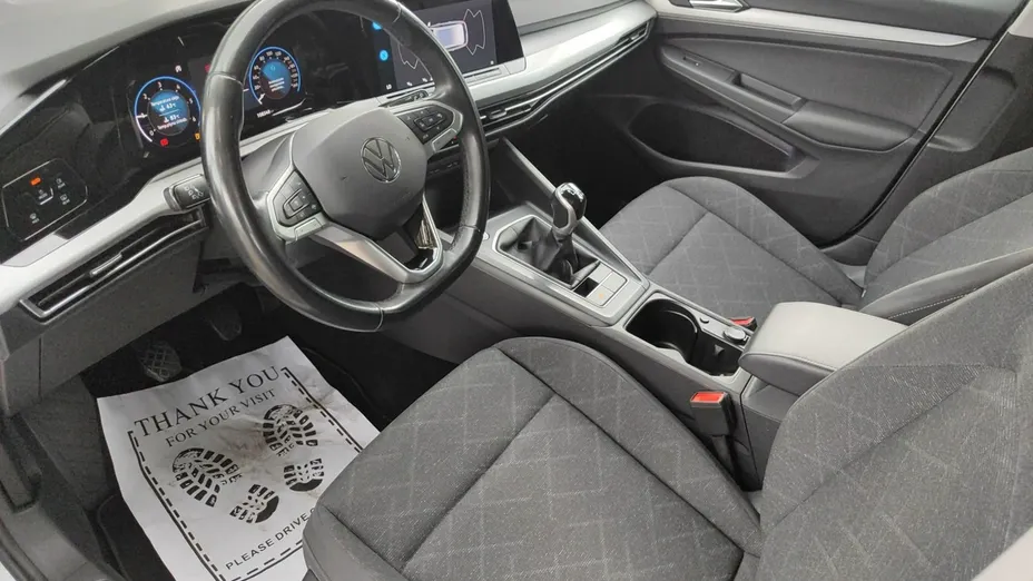 VOLKSWAGEN Golf -