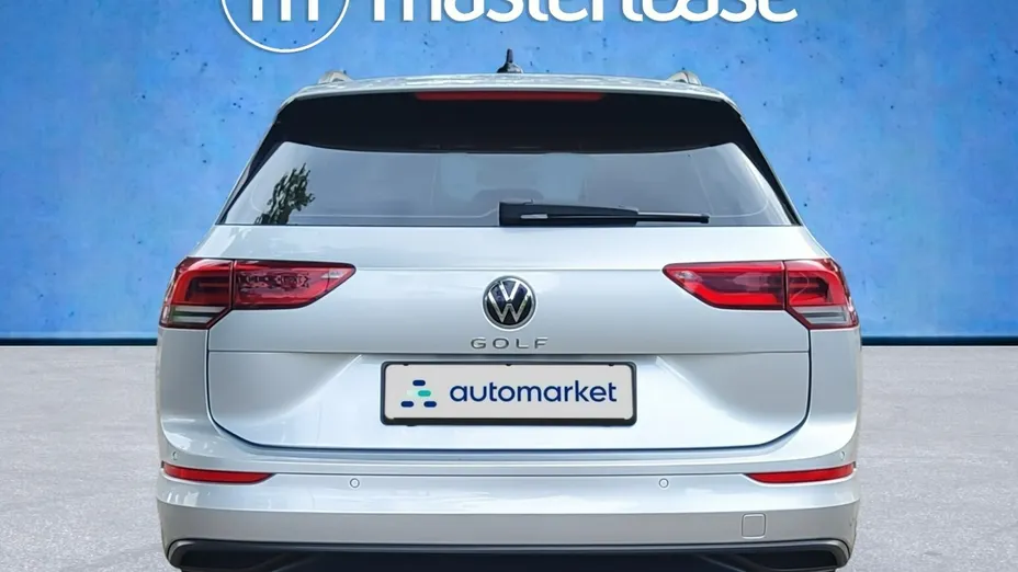 VOLKSWAGEN Golf -