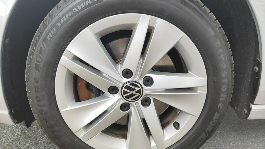 VOLKSWAGEN Golf -
