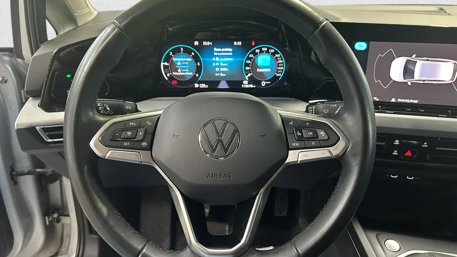 VOLKSWAGEN Golf -