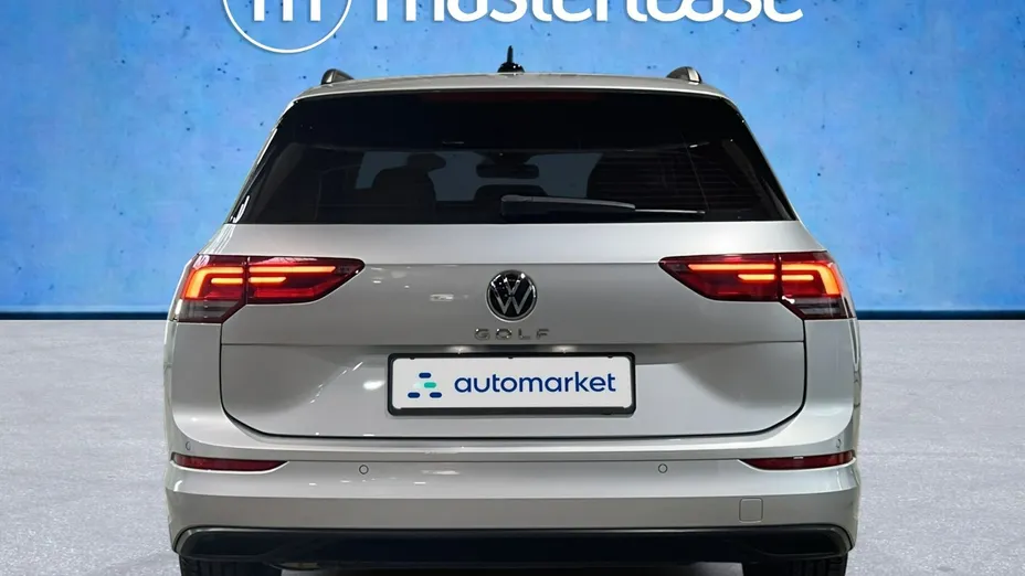 VOLKSWAGEN Golf -