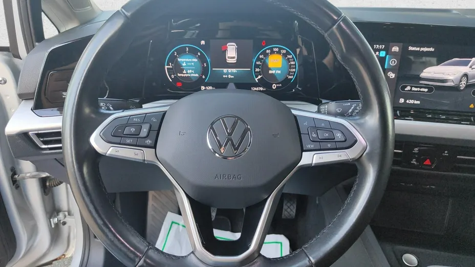 VOLKSWAGEN Golf -