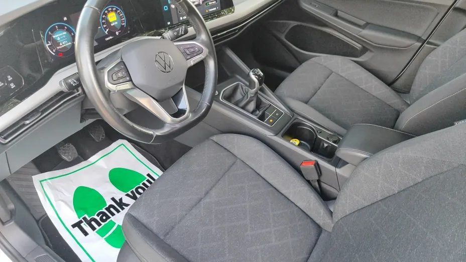 VOLKSWAGEN Golf -