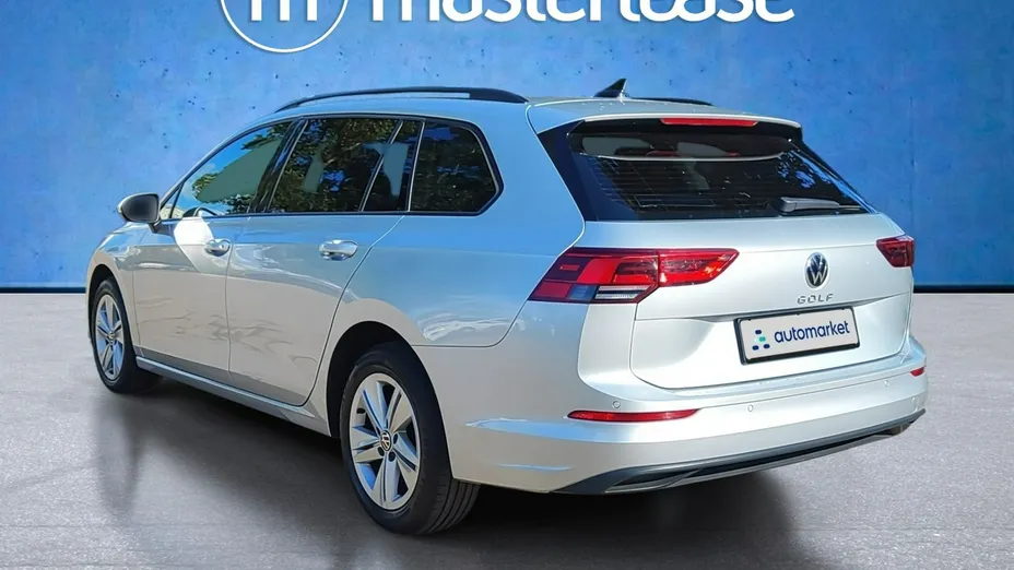 VOLKSWAGEN Golf -