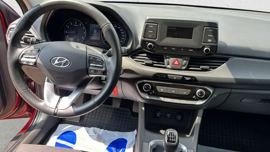 HYUNDAI i30 -