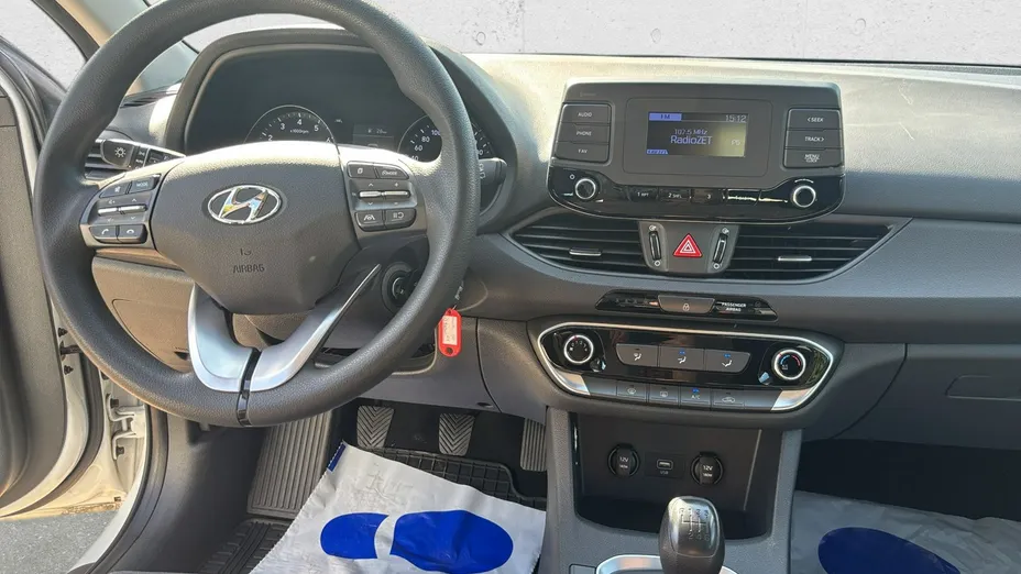 HYUNDAI i30 -
