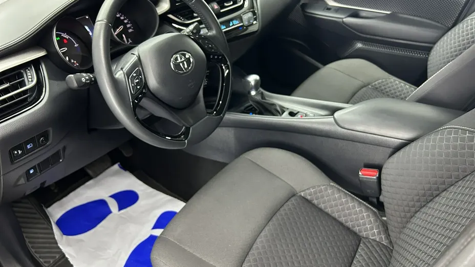 TOYOTA C-HR -