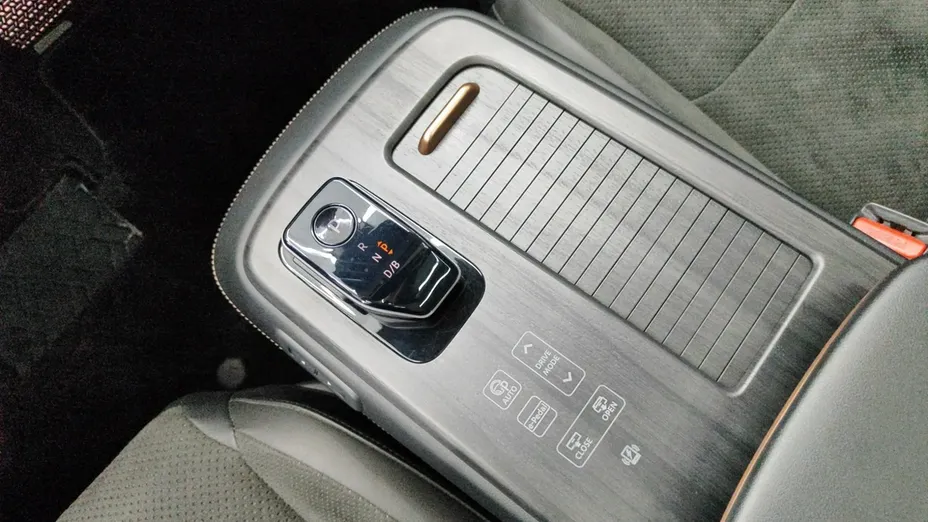 NISSAN Ariya -