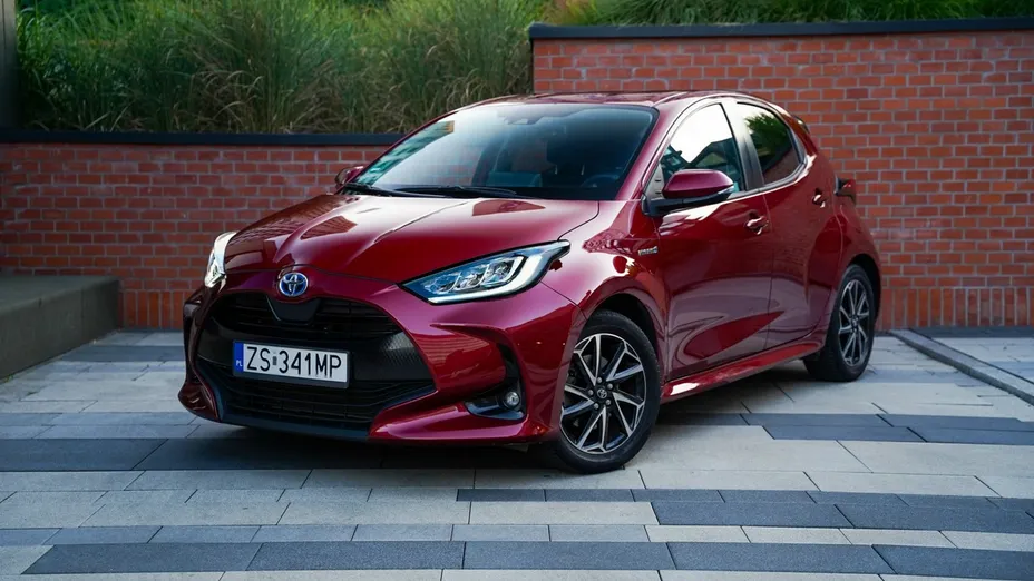 TOYOTA Yaris -