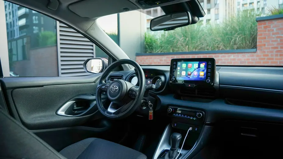TOYOTA Yaris -