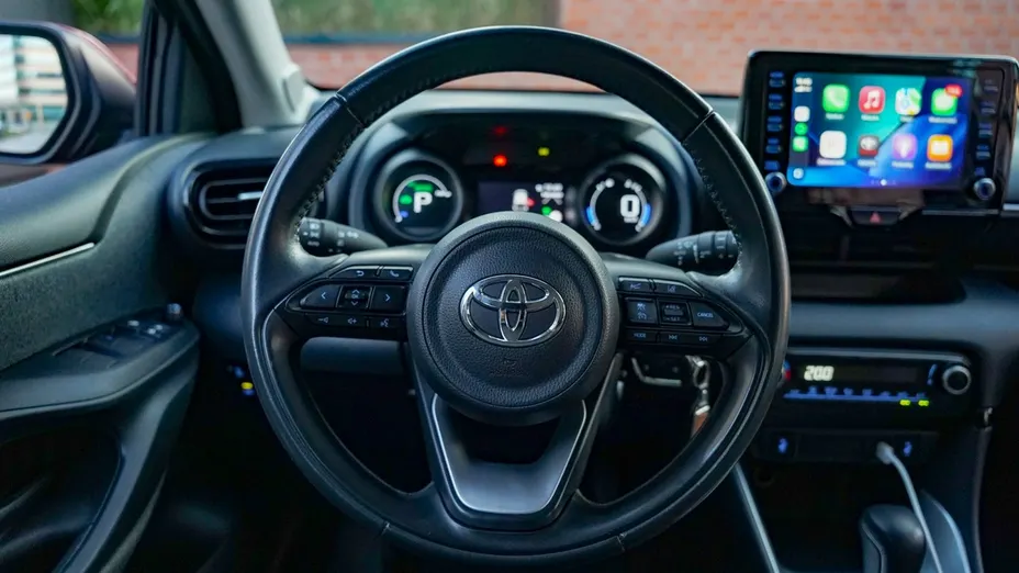 TOYOTA Yaris -