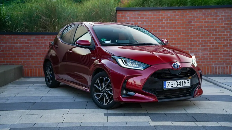 TOYOTA Yaris -