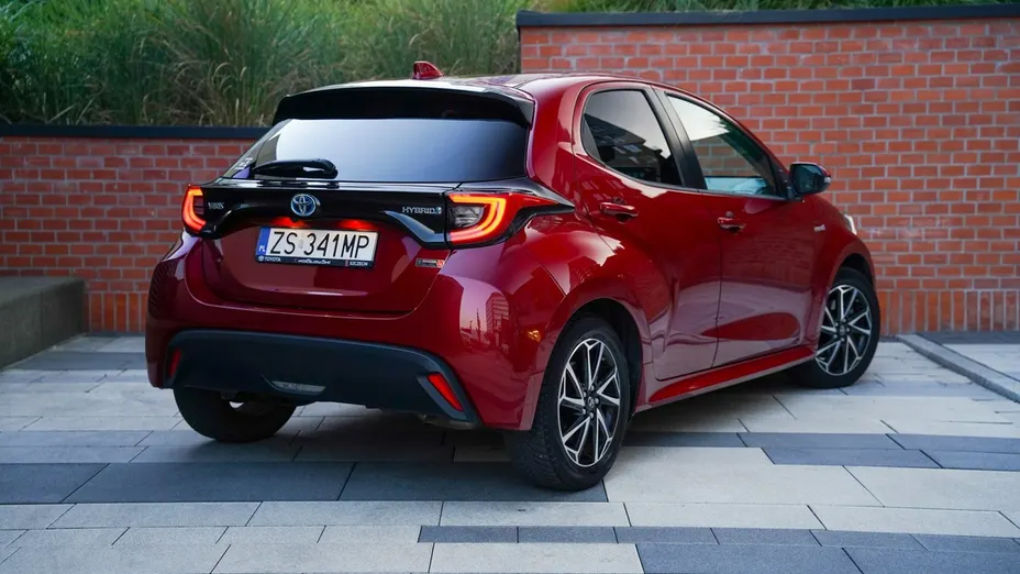 TOYOTA Yaris -