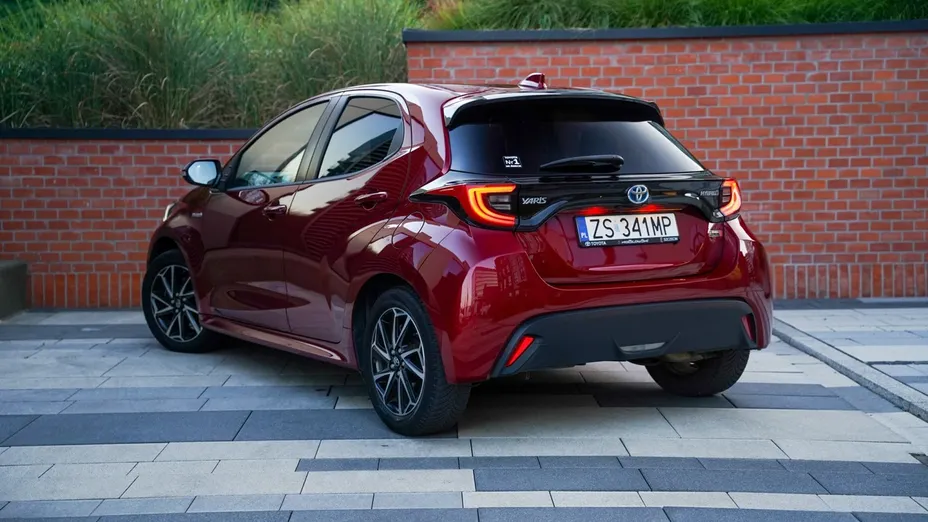 TOYOTA Yaris -