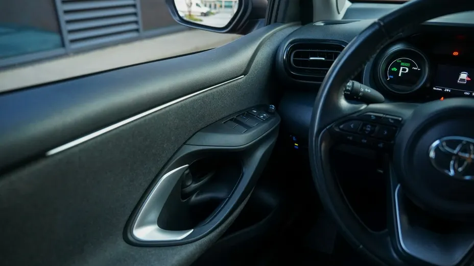 TOYOTA Yaris -