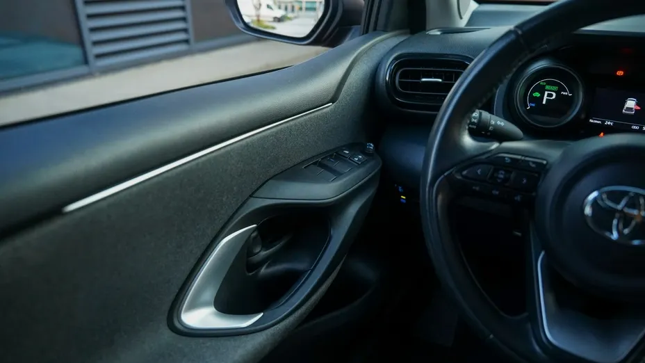 TOYOTA Yaris -