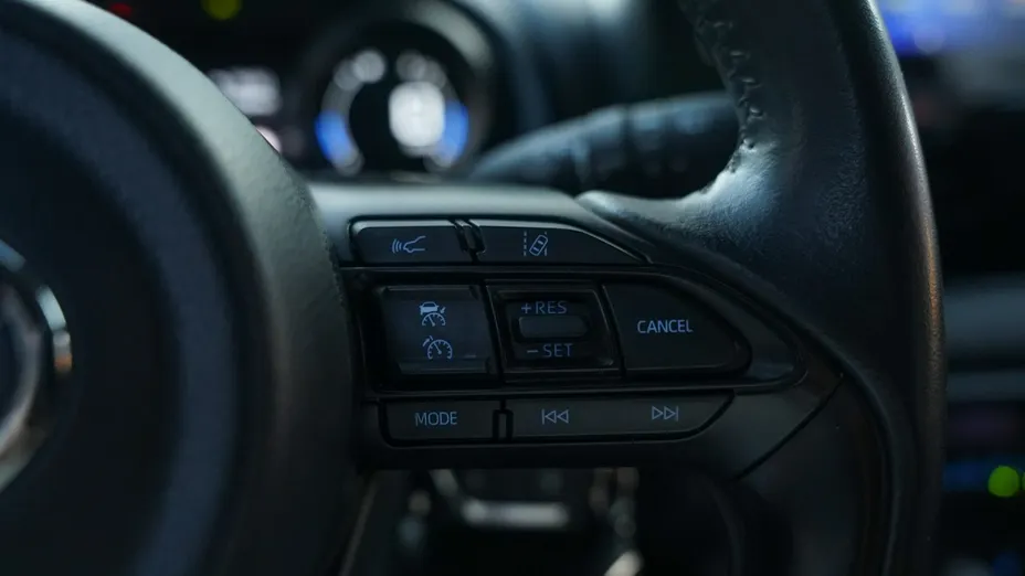 TOYOTA Yaris -