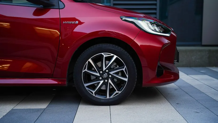 TOYOTA Yaris -