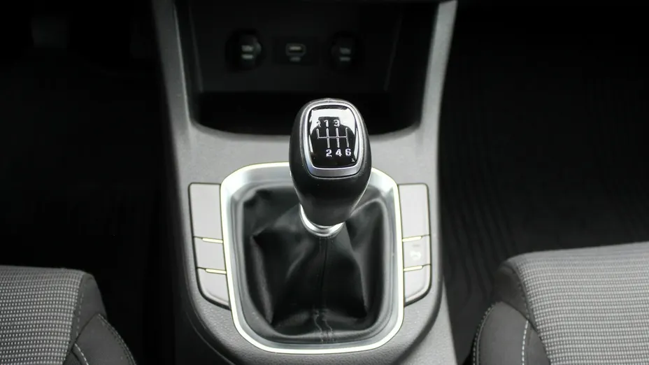 HYUNDAI i30 -