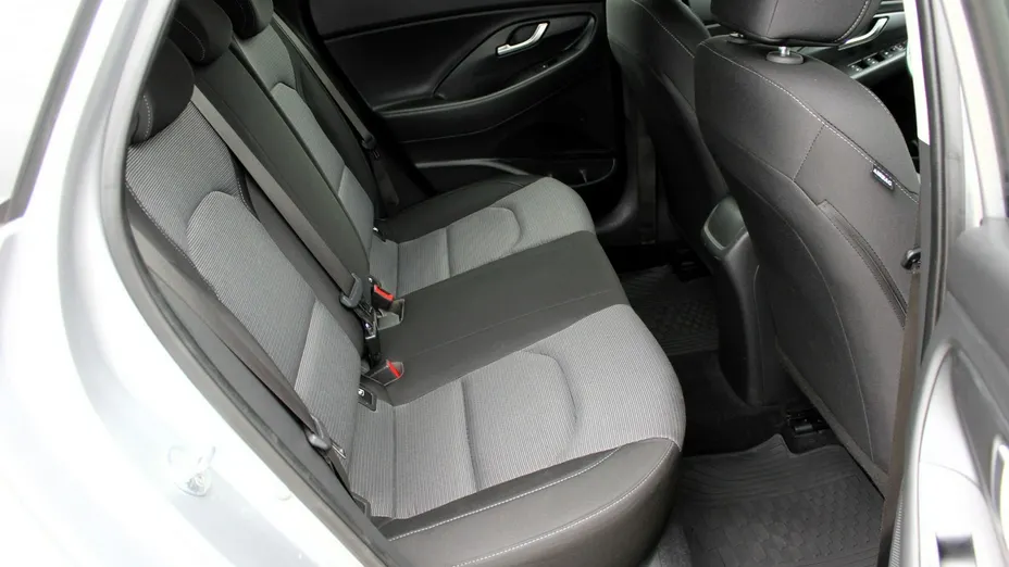 HYUNDAI i30 -