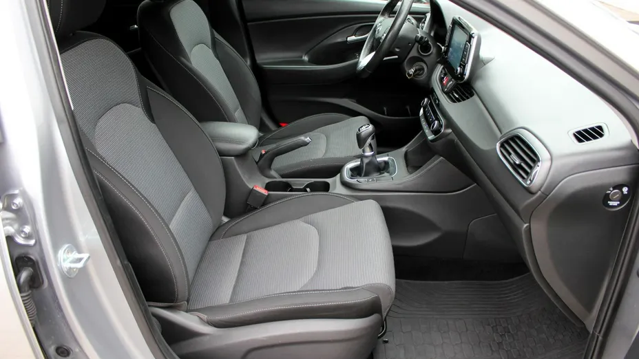 HYUNDAI i30 -