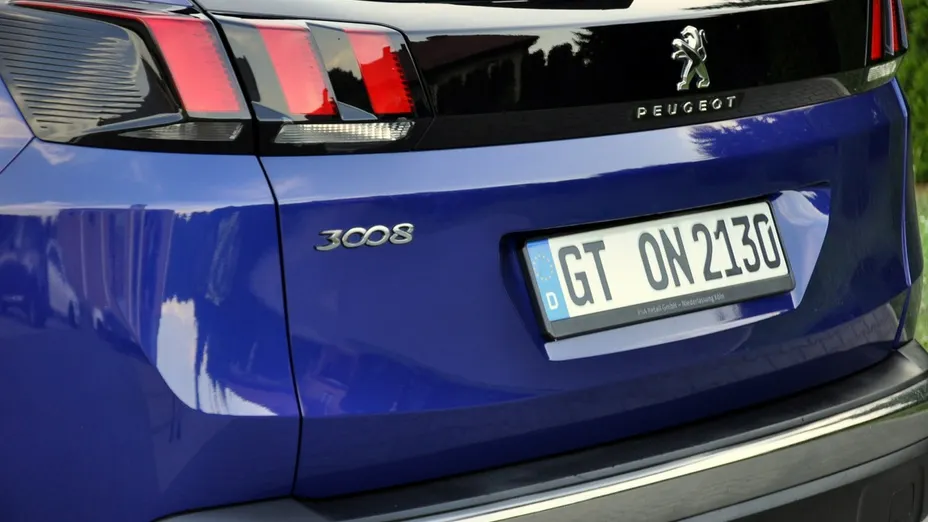 PEUGEOT 3008 -
