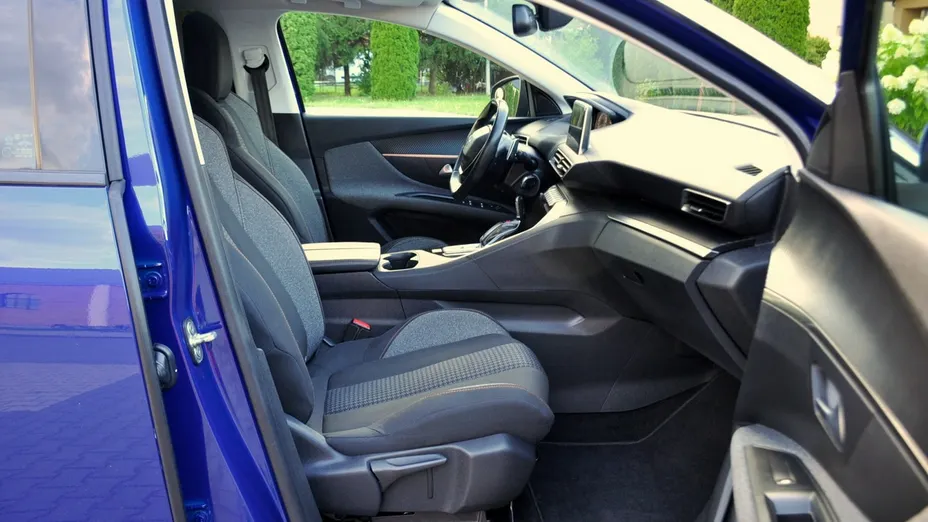 PEUGEOT 3008 -