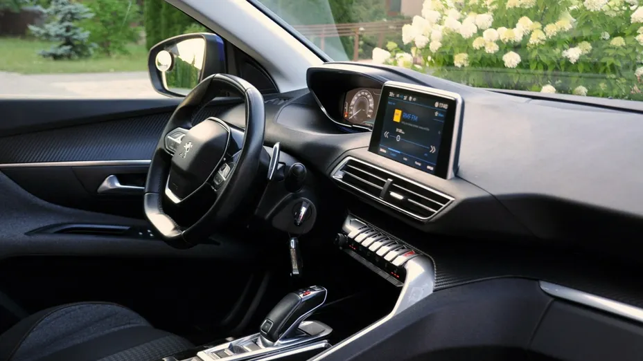 PEUGEOT 3008 -