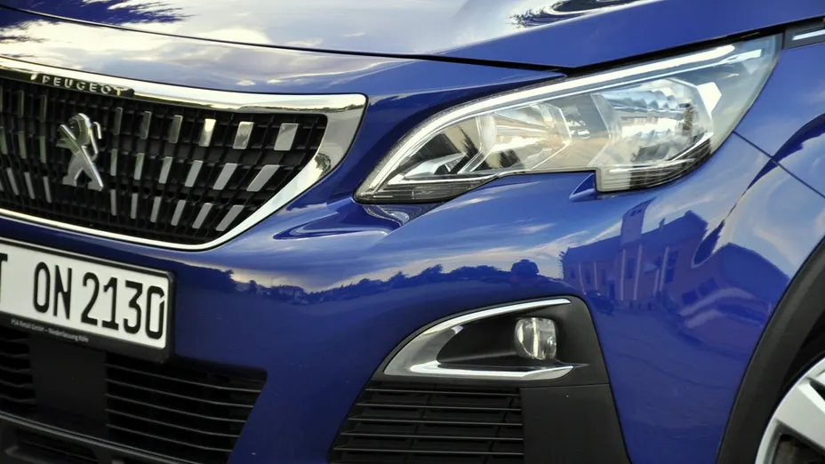PEUGEOT 3008 -