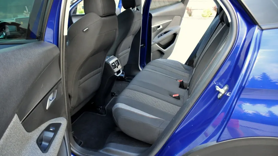 PEUGEOT 3008 -