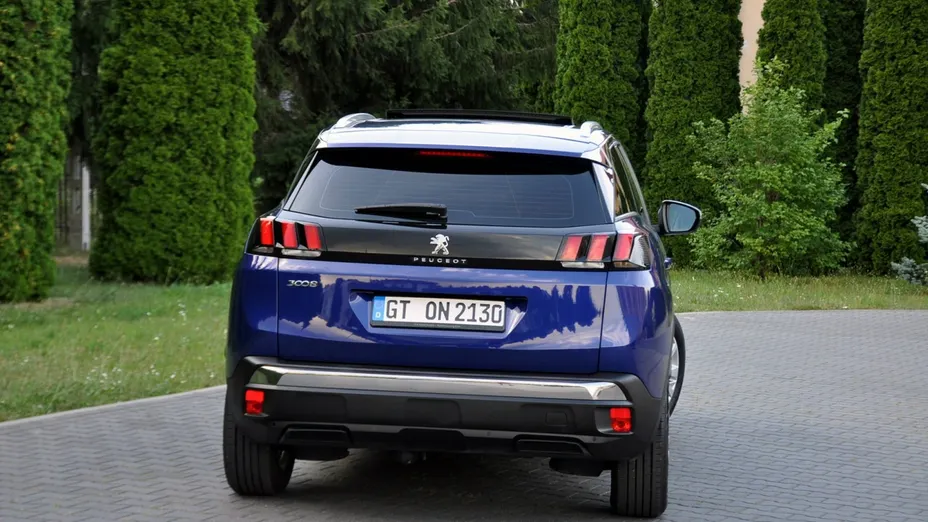 PEUGEOT 3008 -