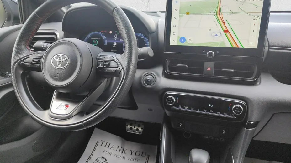 TOYOTA Yaris -
