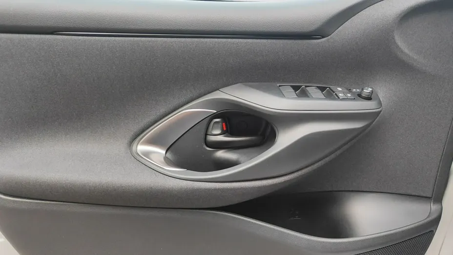TOYOTA Yaris -
