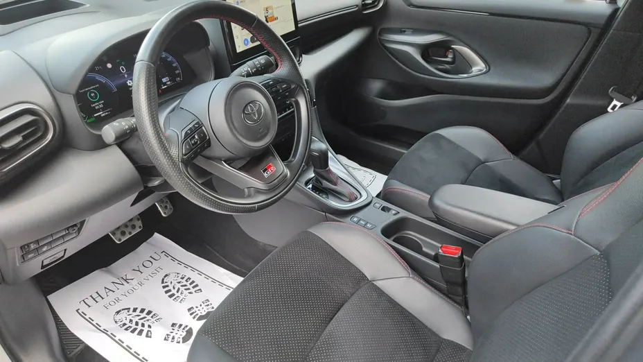 TOYOTA Yaris -