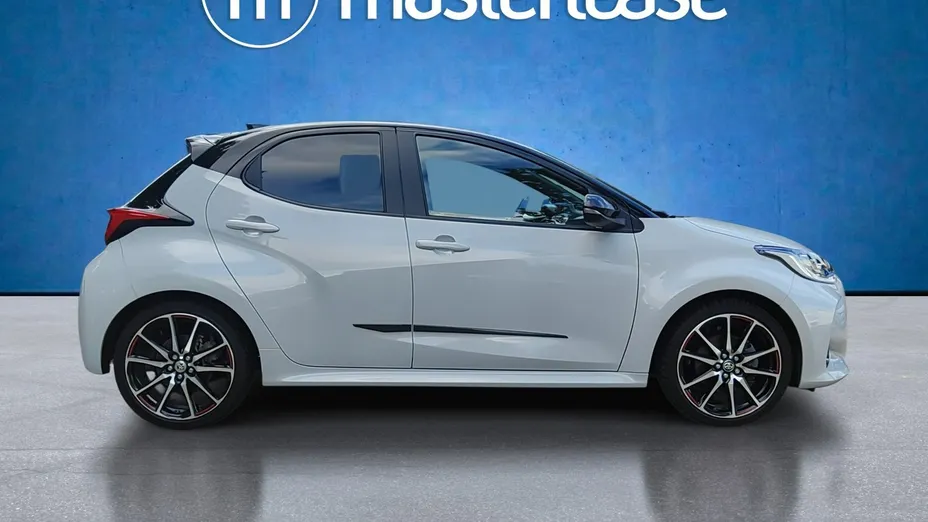 TOYOTA Yaris -