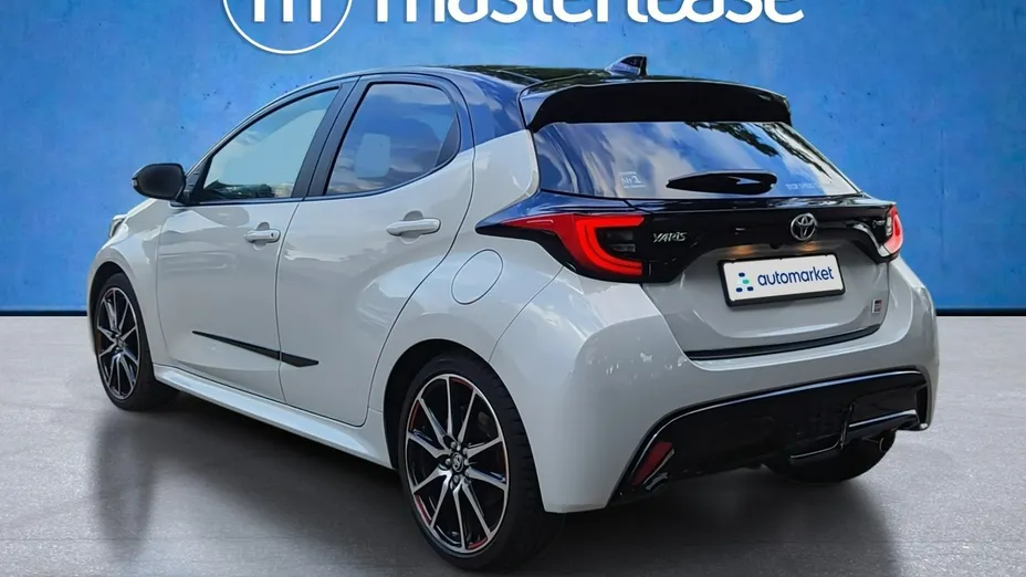 TOYOTA Yaris -