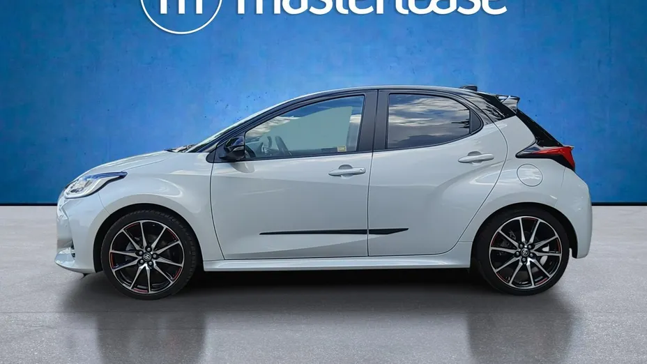 TOYOTA Yaris -