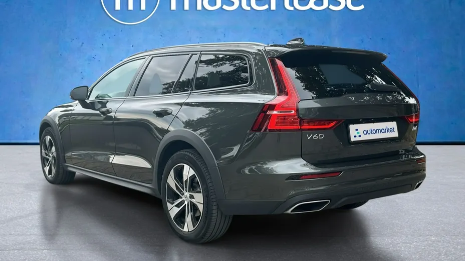 VOLVO V90 -