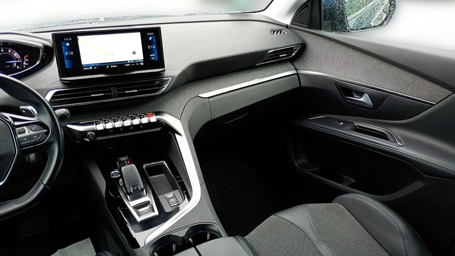 PEUGEOT 5008 -