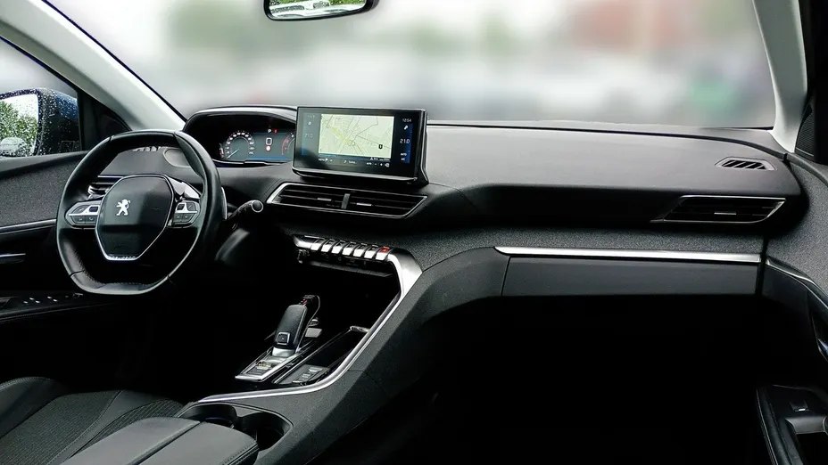 PEUGEOT 5008 -