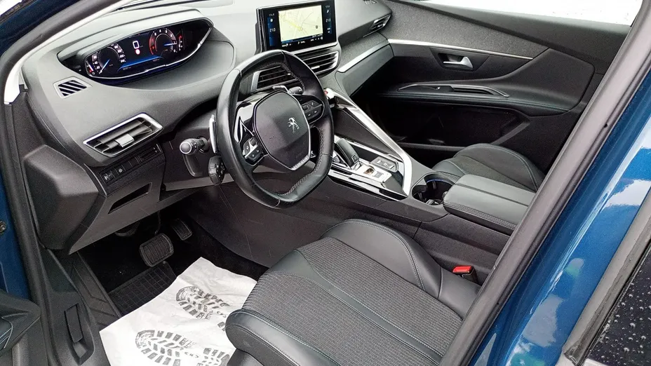 PEUGEOT 5008 -