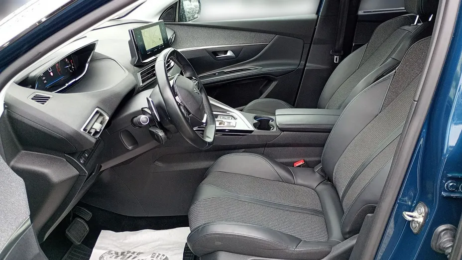 PEUGEOT 5008 -