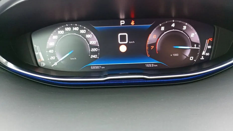 PEUGEOT 5008 -