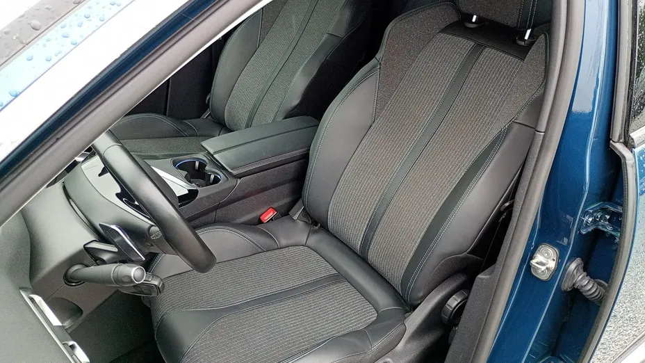 PEUGEOT 5008 -