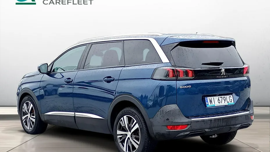 PEUGEOT 5008 -