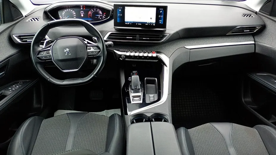 PEUGEOT 5008 -