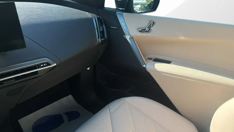 BMW iX -