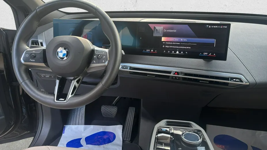 BMW iX -