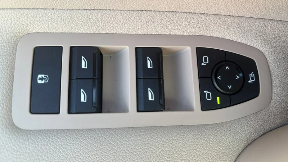 BMW iX -