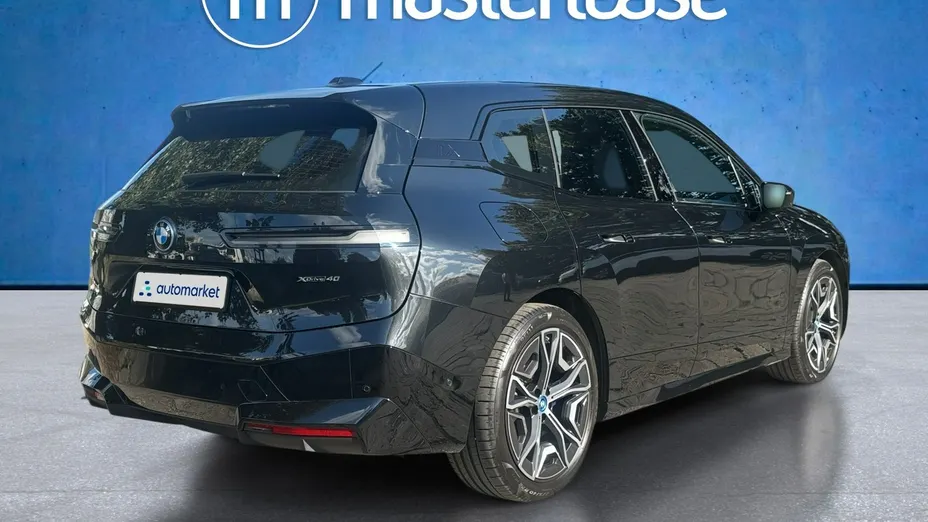 BMW iX -